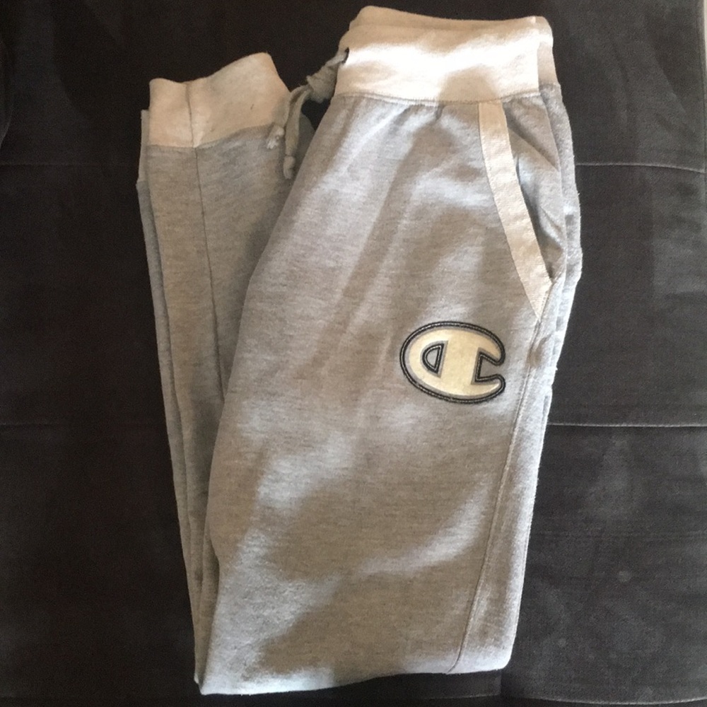 Grey and white champion Sweatpants. 🚨